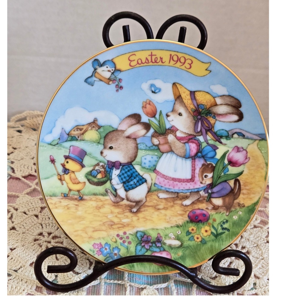 Vintage Avon Easter Plate 1993 Excellent Bunny Family 22K‎ Gold Trim